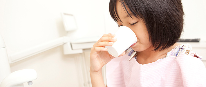 ユニット（診療台）にて含嗽剤での洗口