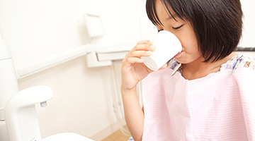 ユニット（診療台）にて含嗽剤での洗口